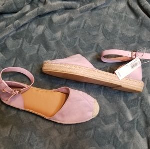 Old Navy Espadrilles NWT  fits like 8 1/2